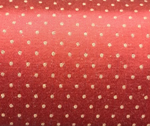 Rosso Bordeaux con pois oro