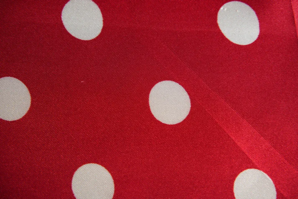 Raso 100% PL h. 150 Rosso (Pallini Bianchi)